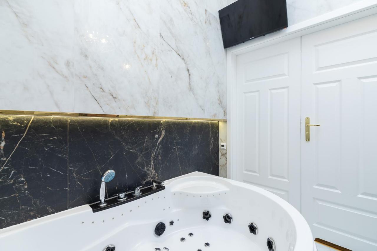 Kazimierz Studio With Jacuzzi By Renters Prestige 크라쿠프 외부 사진