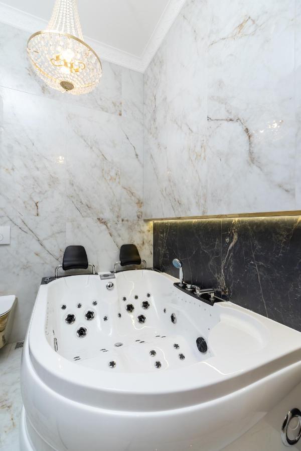 Kazimierz Studio With Jacuzzi By Renters Prestige 크라쿠프 외부 사진